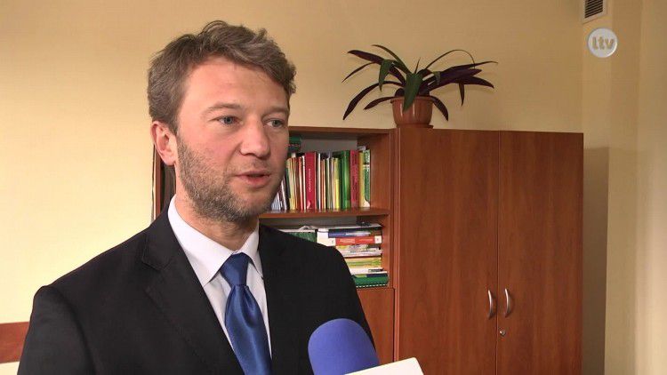 Regionalne Targi Pracy w Ostrowcu Św..mp4