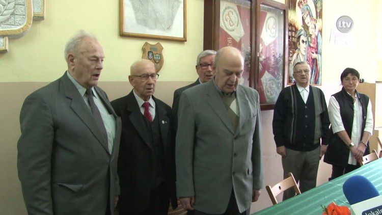 Żołnierze AK z nową siedzibą.mp4