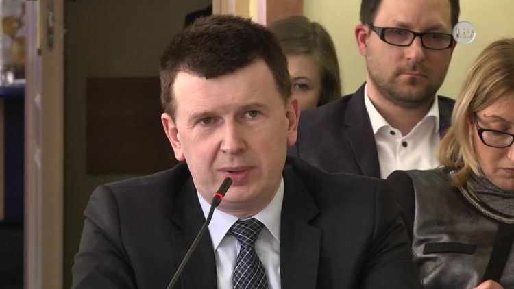 Radny pod ostrzałem.mp4