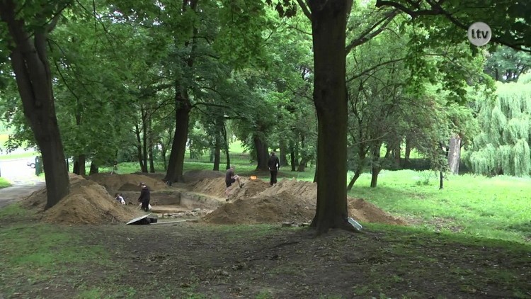Szukają skarbów.mp4