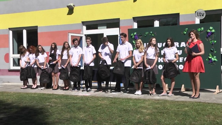 nowy_rok_szkolny_konarski_news.mp4