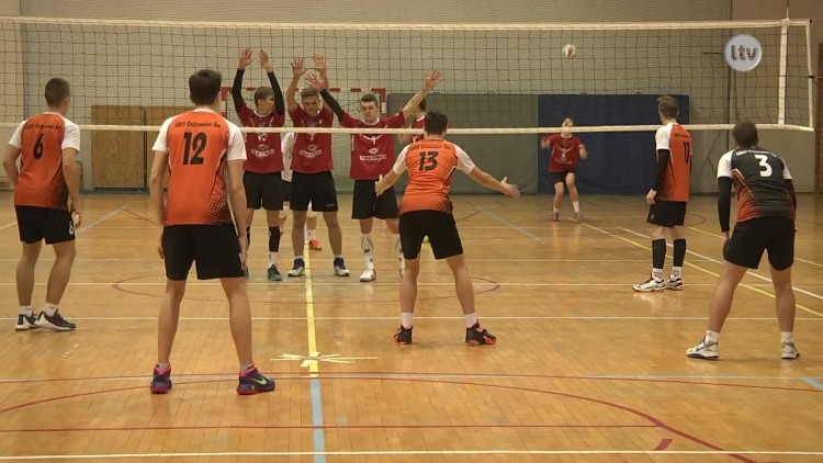 Młodzi siatkarze w finale województwa.mp4