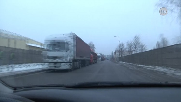 Gigantyczny korek przy Hucie.mp4