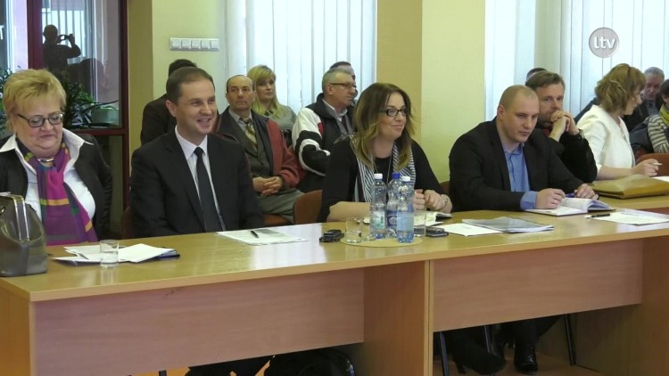 Więcej niezależnych radnych w samorządzie powiatu ostrowieckiego.mp4