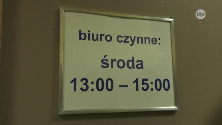 8. biuro poselskie w Ostrowcu Św..mp4