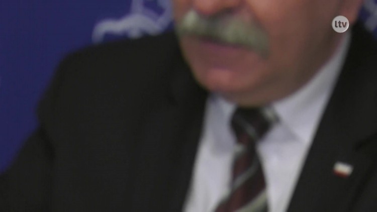 Biur parlamentarnych u nas dostatek.mp4