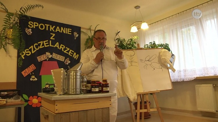 Poznawali życie pszczół.mp4