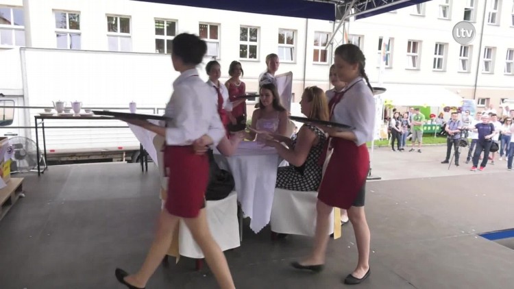 Przebojowy festiwal ostrowieckich szkół zawodowych.mp4
