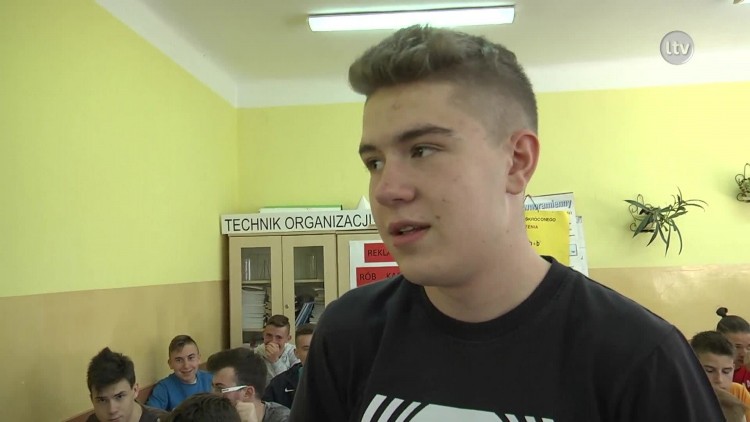 Turniej gier na Dzień Dziecka.mp4
