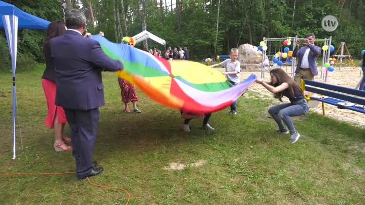 Polonia wspiera placówki w Małachowie.mp4