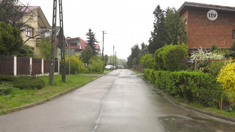 Dekomunizują kolejne ulice.mp4