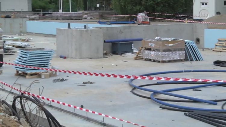 Budowa basenów zablokowana.mp4