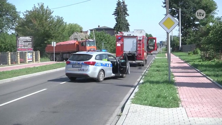 Ciężarówka wjechała w busa.mp4