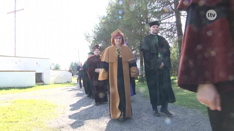 Uroczysta inauguracja roku akademickiego w WSBiP.mp4
