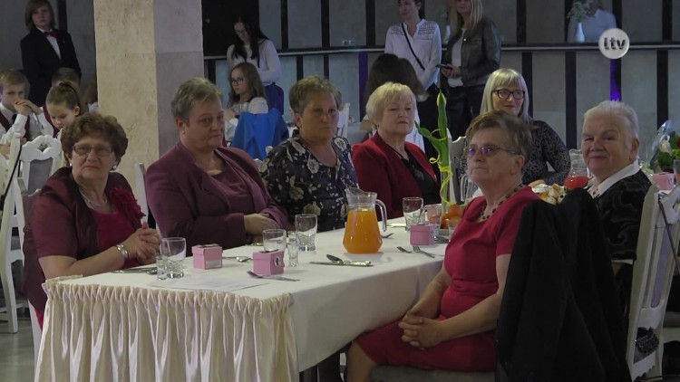 Amazonki od 20 lat aktywnie wspierają w nierównej walce z rakiem.mp4