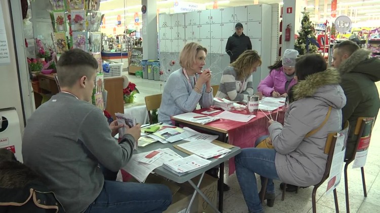 Pobili rekord w szczytnym celu.mp4