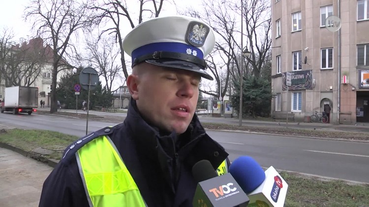 Ostrowiec: Uciekał przed policjantami, trafił do celi.mp4