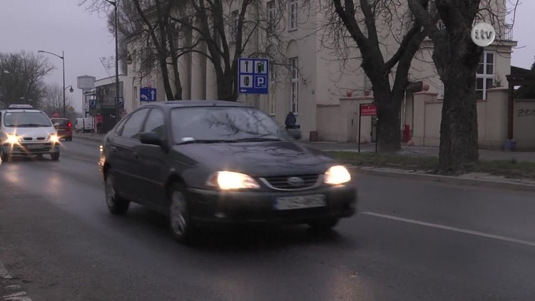 Bezpieczne Święta. Ruszają policyjne kontrole i patrole.mp4