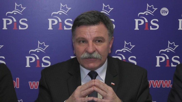 kryj_wystawa_setka_newspop.mp4