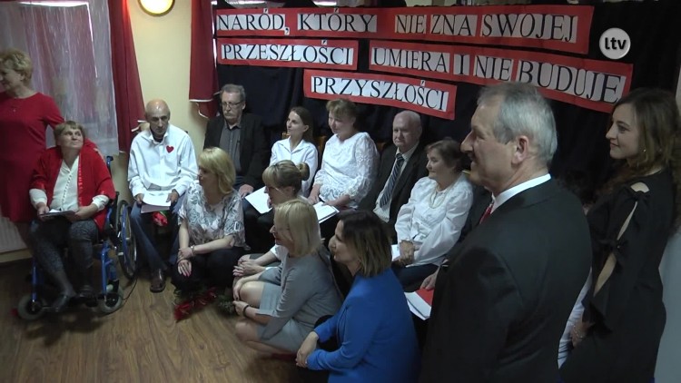 Patriotyzm... Konstytucja... Niepodległość...