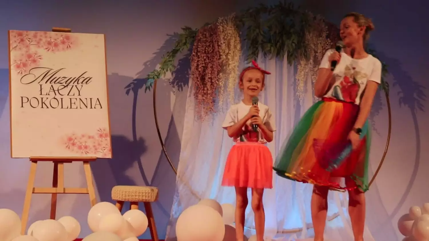 Przedszkole publiczne numer 7 "Piosenka o przyjaźni" oklaski