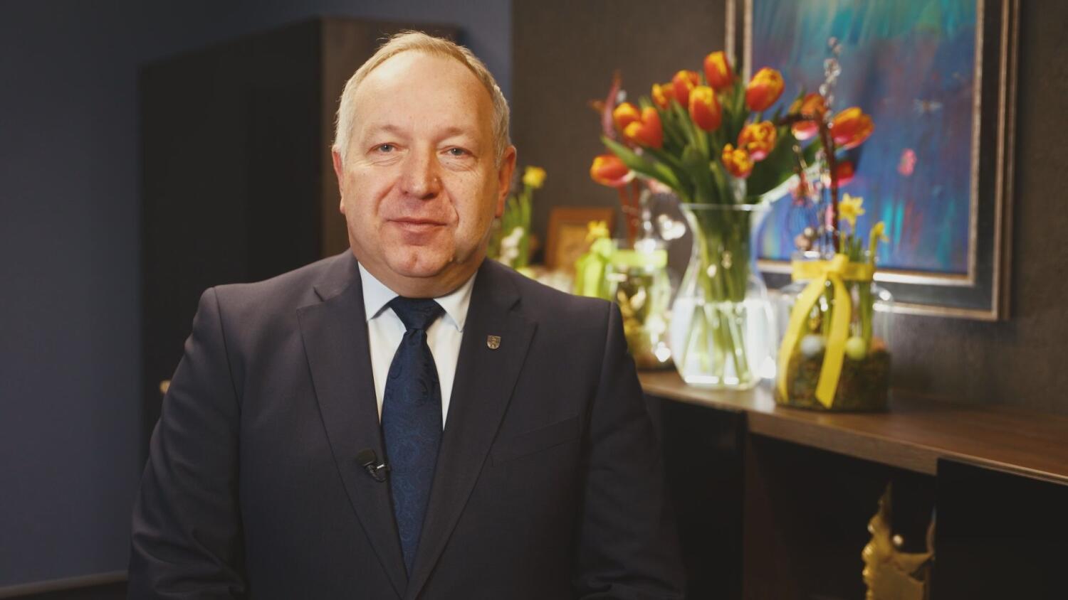 Wszystkiego najlepszego życzy prezydent Ostrowca Świętokrzyskiego, Artur Łakomiec