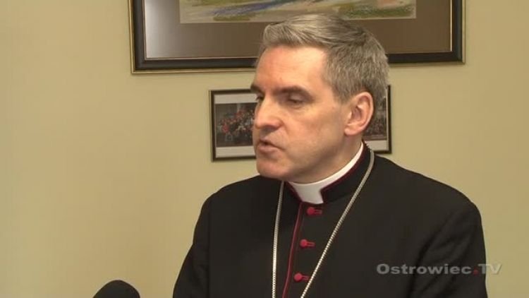 biskup_o_papiezu_ostrowiec_news.mp4
