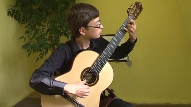 mlody_gitarzysta_news_1.mp4