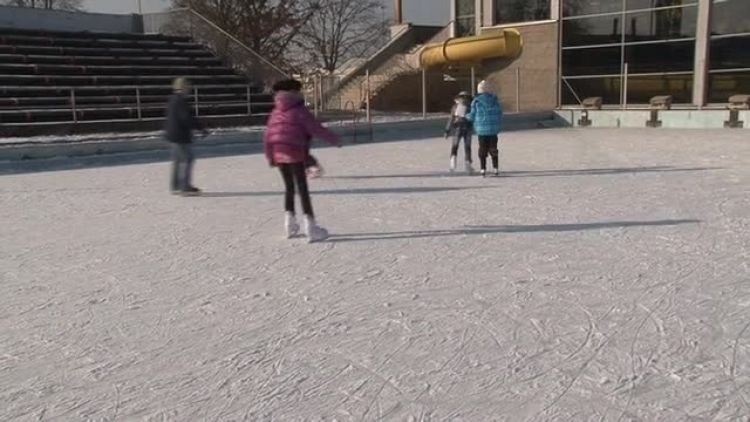 lodowisko_naturalne_ferie_news.mp4
