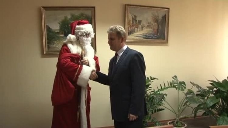 mikolaj_chodzi.mp4