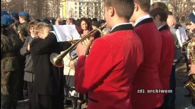 mlodziez_nie_chodzi_na_obchody_news.mp4