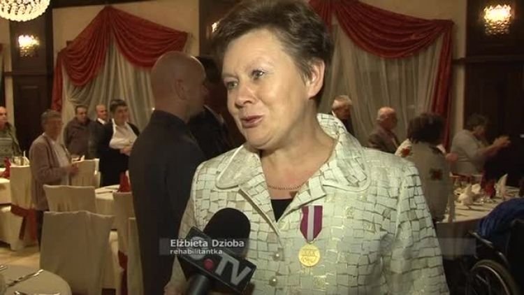 pracownik_socjalny_ordery_medale_dyplomy_ochy_i_achy_news.mp4