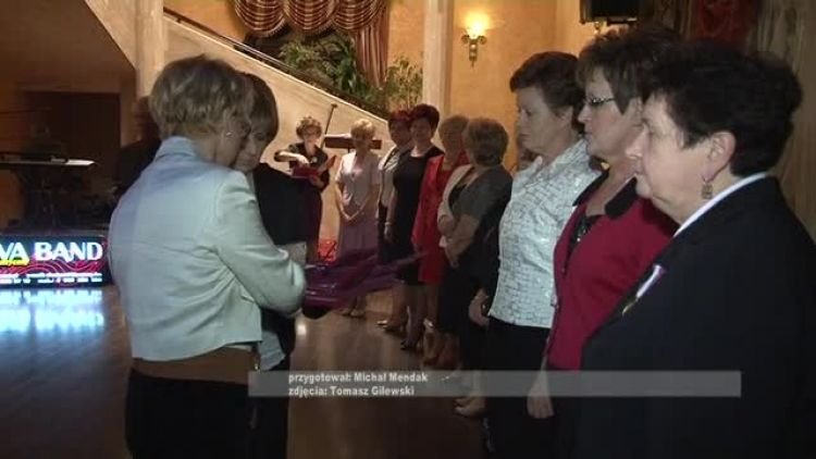 pracownik_socjalny_ordery_medale_dyplomy_ochy_i_achy_news.mp4
